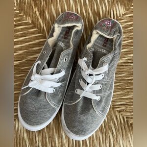 🌸 Dept 222 Jessie Gray Embroidered Slip-On Sneakers – Size 8.5M